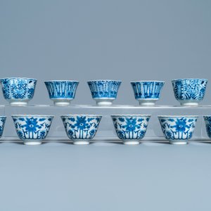 A collection of Chinese blue and white cups and saucers, 19th C. — 照片 18