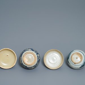 A collection of Chinese blue and white Swatow wares, Ming — photo 13