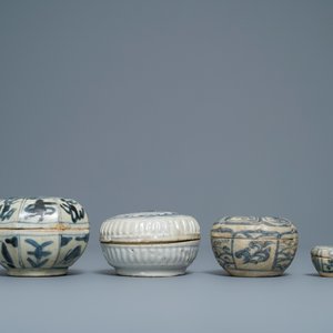 A collection of Chinese blue and white Swatow wares, Ming — photo 5