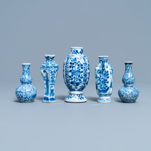 A collection of Chinese blue and white vases, Kangxi — 照片 15