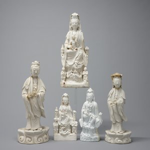 A collection of Chinese Dehua blanc de Chine figures of Guanyin, 18/19th C. — foto 1