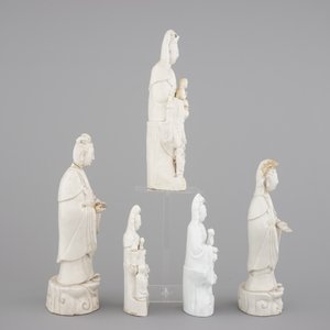 A collection of Chinese Dehua blanc de Chine figures of Guanyin, 18/19th C. — foto 5