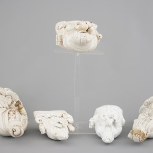 A collection of Chinese Dehua blanc de Chine figures of Guanyin, 18/19th C. — foto 7