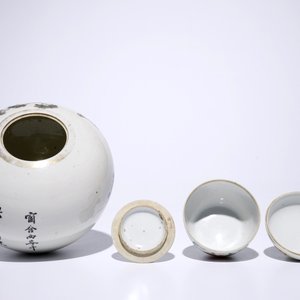 A collection of Chinese famille rose and blue and white porcelain, with a Canton enamel bowl, 19/20th C. — photo 8