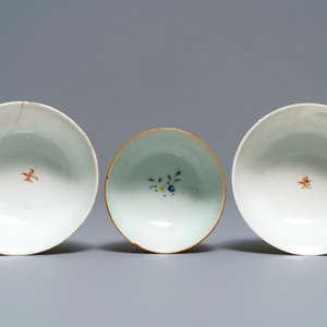 A collection of Chinese famille rose cups and saucers, Yongzheng/Qianlong — photo 18