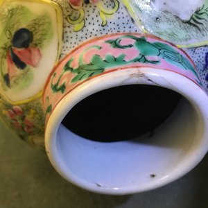 A collection of Chinese famille rose Peranakan or Straits market cups and saucers and a vase, 19th C. — 照片 26