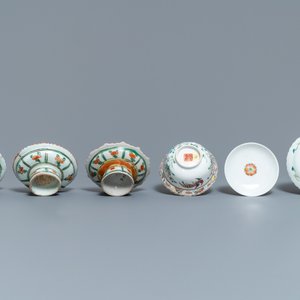 A collection of Chinese famille rose porcelain and a Yixing stoneware teapot, 18/19th C. — 照片 15