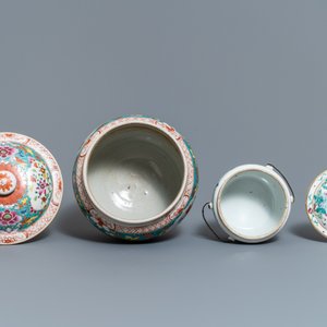 A collection of Chinese famille rose porcelain and a Yixing stoneware teapot, 18/19th C. — 照片 6