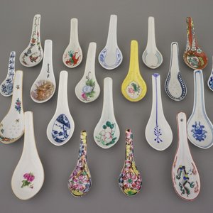 A collection of Chinese porcelain spoons, 18-20th C. — 照片 20