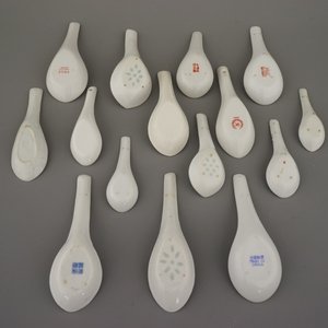 A collection of Chinese porcelain spoons, 18-20th C. — 照片 25
