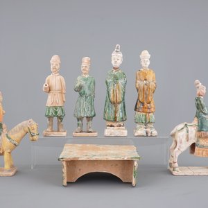 A collection of Chinese pottery funerary figures incl. horseriders, Ming Dynasty — photo 2