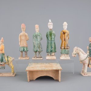 A collection of Chinese pottery funerary figures incl. horseriders, Ming Dynasty — photo 4