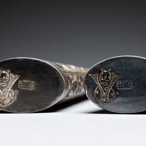 A collection of Chinese silver miniatures, a powder box and a table ornament, 19/20th C. — photo 13
