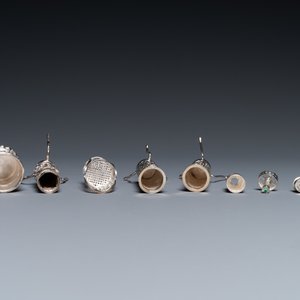 A collection of Chinese silver miniatures, a powder box and a table ornament, 19/20th C. — photo 5