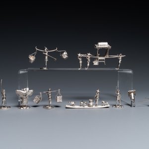 A collection of Chinese silver miniatures, a powder box and a table ornament, 19/20th C. — photo 8
