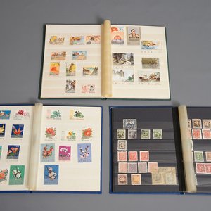 A collection of Chinese stamps, 19/20th C. — 照片 1