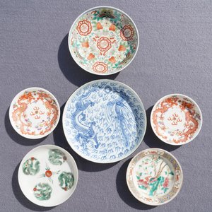 A collection of Chinese teapots, brush pots and plates, 19/20th C. — photo 7