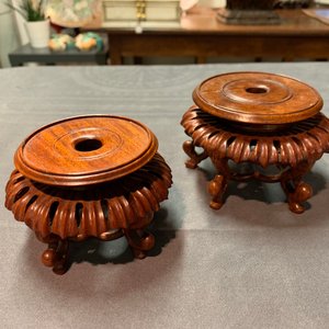 A collection of Chinese wooden stands, 19/20th C. — 照片 8