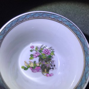 A collection of diverse Chinese famille rose and grisaille porcelain, Yongzheng/Qianlong — 照片 28