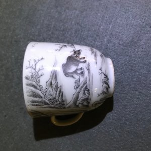 A collection of diverse Chinese famille rose and grisaille porcelain, Yongzheng/Qianlong — 照片 41
