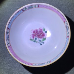 A collection of diverse Chinese famille rose and grisaille porcelain, Yongzheng/Qianlong — 照片 46