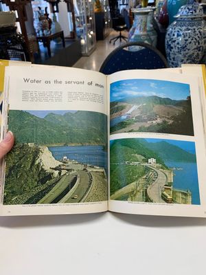 A collection of documents, letters and books relating to Chiang Kai-shek 蔣介石, 20th C. — photo 5