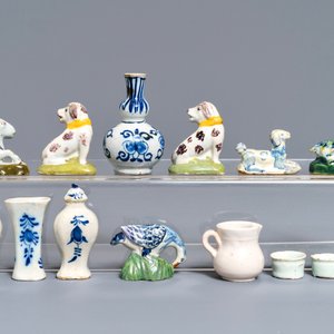 A collection of Dutch Delft miniatures, 18th C. — 照片 3