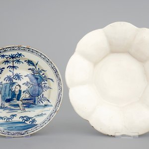 A collection of Dutch Delftware: a monochrome white dish, a cardinal's dish and 5 cows, 17/19th C. — 照片 2