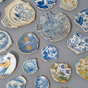 A collection of Dutch maiolica shards, 16th C. and later — 照片 3