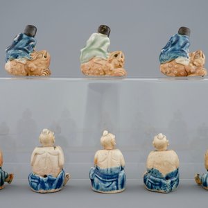 A collection of eight Chinese enamel biscuit "Immortals", Qianlong, 18th C. — 照片 4