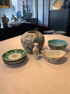 A collection of eight Chinese famille rose wares, 19th C. — photo 1