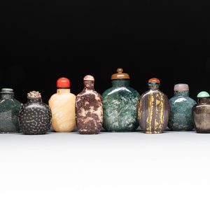 A collection of eight Chinese precious stone snuff bottles, 19/20th C. — photo 1
