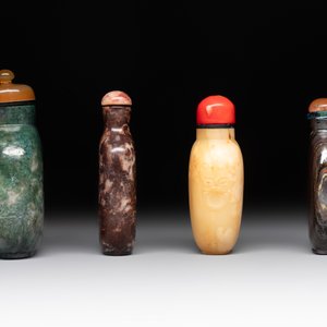 A collection of eight Chinese precious stone snuff bottles, 19/20th C. — photo 3