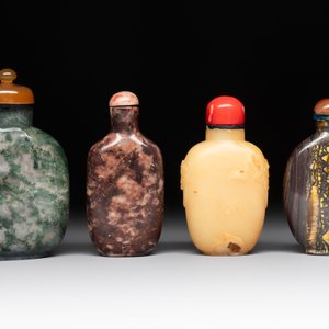 A collection of eight Chinese precious stone snuff bottles, 19/20th C. — photo 4