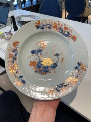 A collection of eleven Chinese Imari-style plates with floral design, 18th C. — foto 19