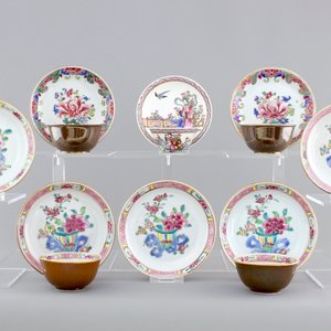 A collection of fine Chinese famille rose porcelain cups and saucers, Yongzheng-Qianlong, 18th C. — photo 1