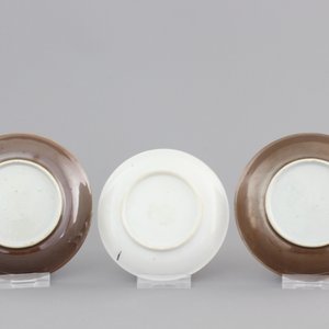 A collection of fine Chinese famille rose porcelain cups and saucers, Yongzheng-Qianlong, 18th C. — photo 8