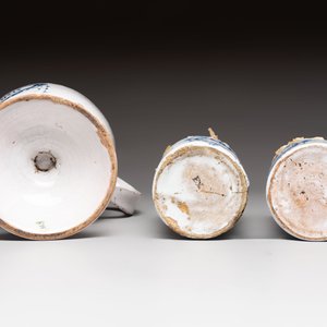A collection of five blue and white Tournai faience pharmacy jars and a wet drug jar, 17/18th C. — photo 13