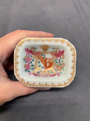 A collection of five Chinese blue and white, famille rose and Imari-style salts, Kangxi/Qianlong — photo 20