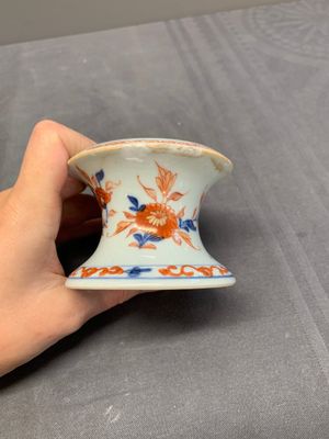 A collection of five Chinese blue and white, famille rose and Imari-style salts, Kangxi/Qianlong — photo 29