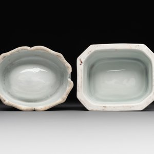 A collection of five Chinese blue and white, famille rose and Imari-style salts, Kangxi/Qianlong — photo 11