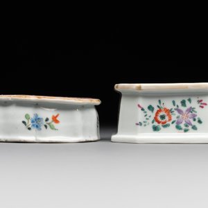 A collection of five Chinese blue and white, famille rose and Imari-style salts, Kangxi/Qianlong — photo 6