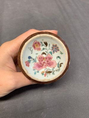 A collection of five Chinese blue and white, famille rose and Imari-style salts, Kangxi/Qianlong — photo 14