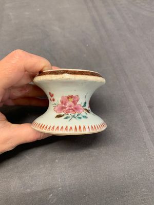A collection of five Chinese blue and white, famille rose and Imari-style salts, Kangxi/Qianlong — photo 16