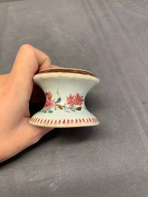 A collection of five Chinese blue and white, famille rose and Imari-style salts, Kangxi/Qianlong — photo 17