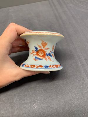 A collection of five Chinese blue and white, famille rose and Imari-style salts, Kangxi/Qianlong — photo 27