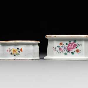 A collection of five Chinese blue and white, famille rose and Imari-style salts, Kangxi/Qianlong — photo 7