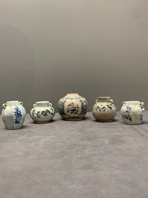 A collection of five Chinese blue and white jarlets, Yuan — photo 1