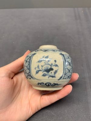 A collection of five Chinese blue and white jarlets, Yuan — photo 23