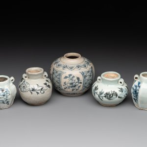 A collection of five Chinese blue and white jarlets, Yuan — photo 1
